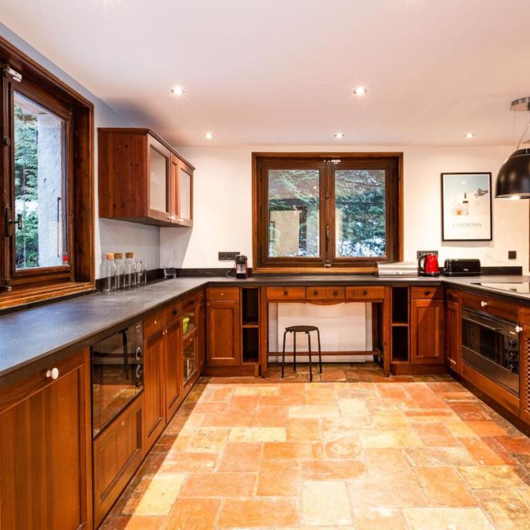 Chalet Les Praz - 280sqm - Sauna Cinema Fitness - 5 Bedrooms in Heart of Les Praz - By Cozee Rentals - Chalet - 9