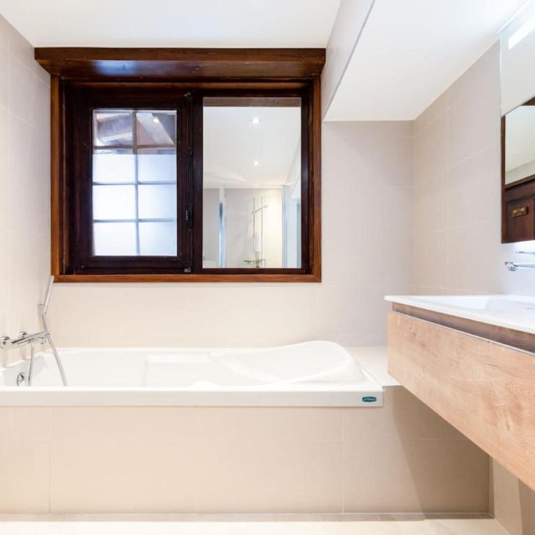 Chalet Les Praz - 280sqm - Sauna Cinema Fitness - 5 Bedrooms in Heart of Les Praz - By Cozee Rentals - Chalet - 17