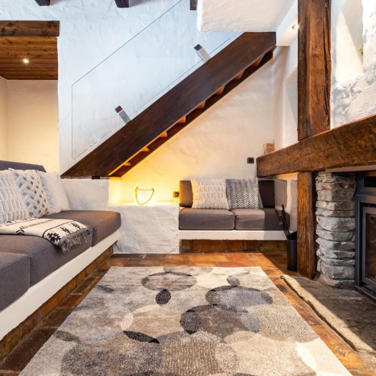 Chalet Les Praz - 280sqm - Sauna Cinema Fitness - 5 Bedrooms in Heart of Les Praz - By Cozee Rentals - Chalet - 5