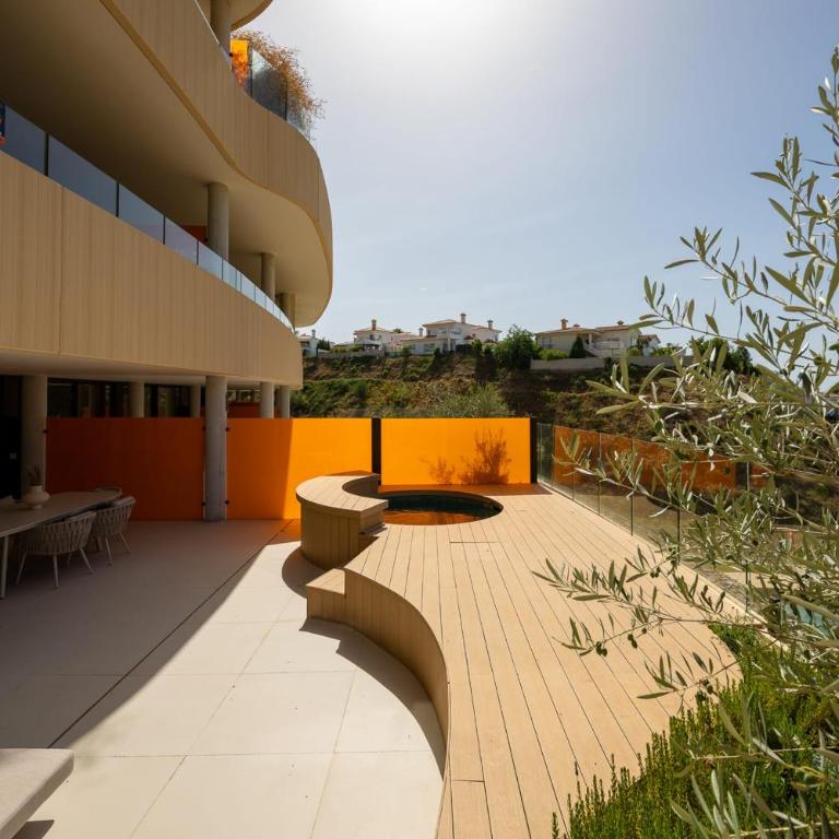 Luxury 2-Bedroom Apartment with Panoramic Sea Views in Reserva del Higuerón - Apartamento - 14