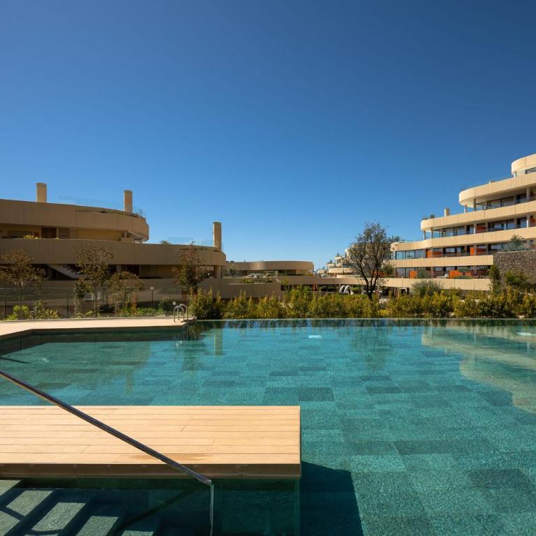 Luxury 2-Bedroom Apartment with Panoramic Sea Views in Reserva del Higuerón - Apartamento - 23