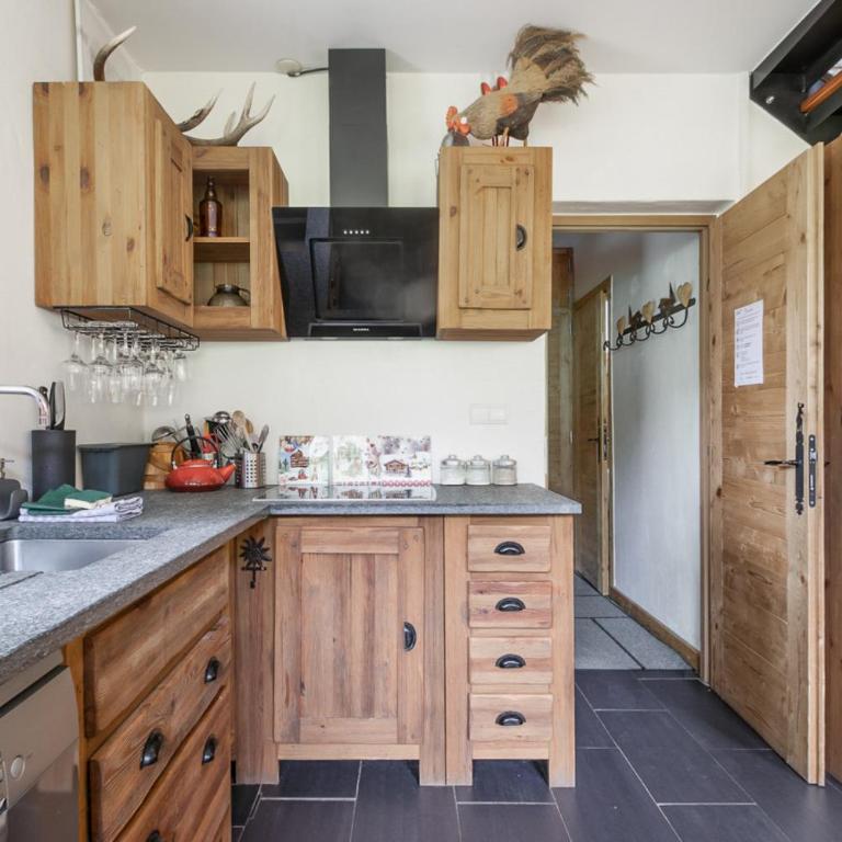 Chalet Taconnaz - Warm & Cosy 3BR Chalet with Fireplace in Nature - By Cozee Rentals - Chalet 3 Chambres - 8