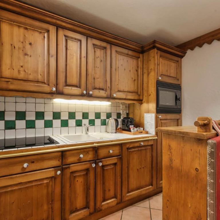 Grepon -City Center - Free Swimming pool, Sauna, Gym - Free Parking - By Cozee Rentals - Two-Bedroom Apartment - 9