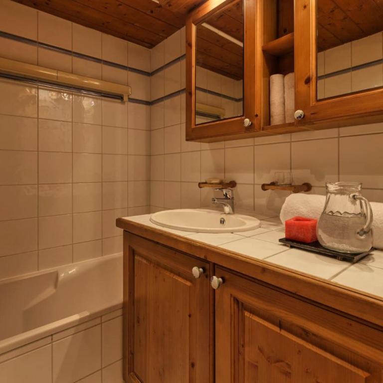 Grepon -City Center - Free Swimming pool, Sauna, Gym - Free Parking - By Cozee Rentals - Two-Bedroom Apartment - 18