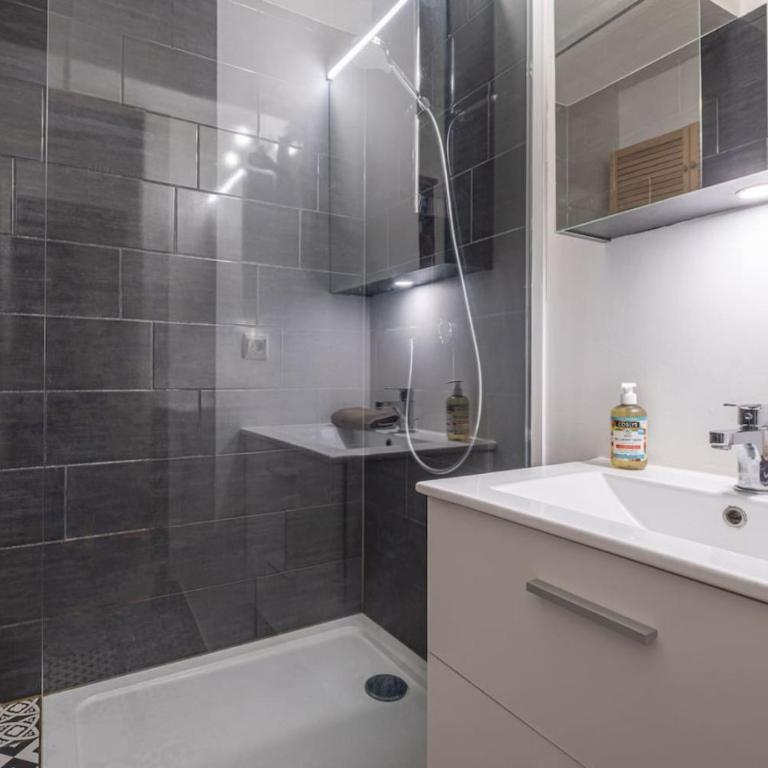 Gentianes - City center studio next to Aiguille du Midi lift - By Cozee Rentals - Studio Apartment - 10