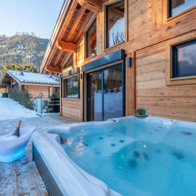 Chalet Seven Summits - Pool - Sauna - Jacuzzi - By Cozee Rentals - Chalet 3 Chambres - 2