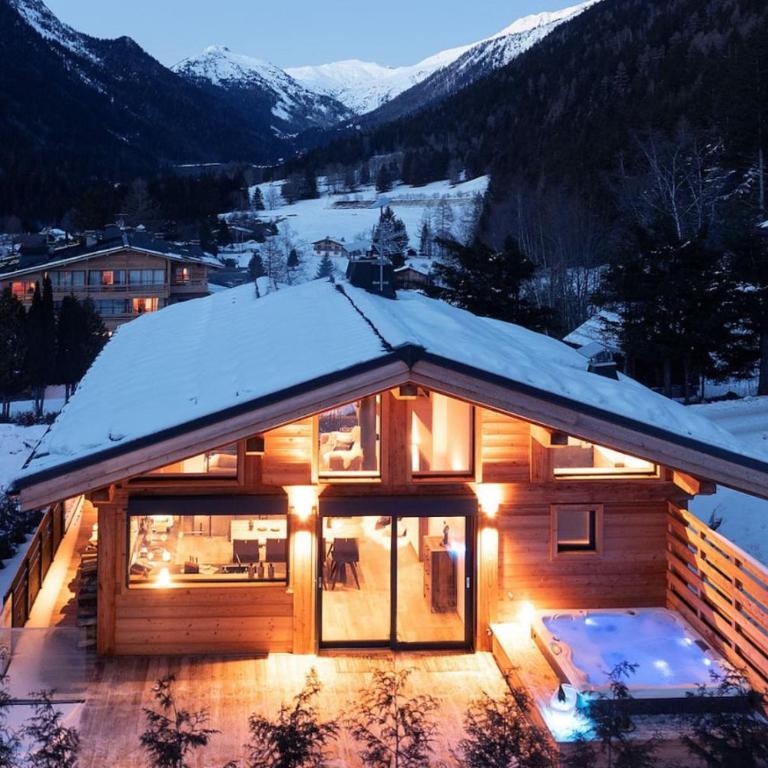Chalet Seven Summits - Pool - Sauna - Jacuzzi - By Cozee Rentals - Chalet 3 Chambres - 3