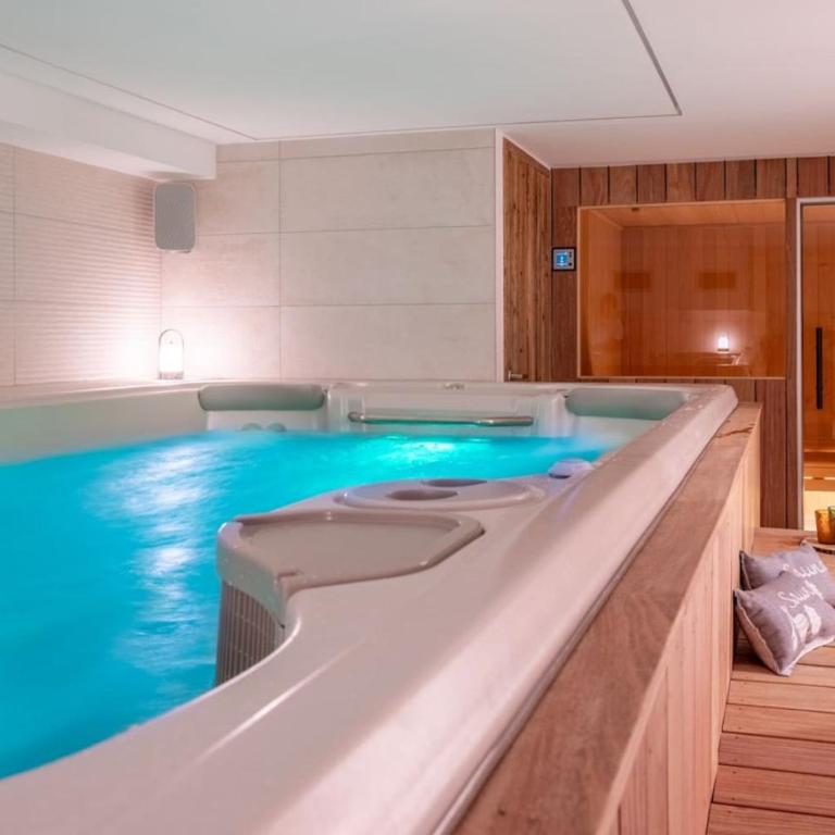 Chalet Seven Summits - Pool - Sauna - Jacuzzi - By Cozee Rentals - Chalet 3 Chambres - 27