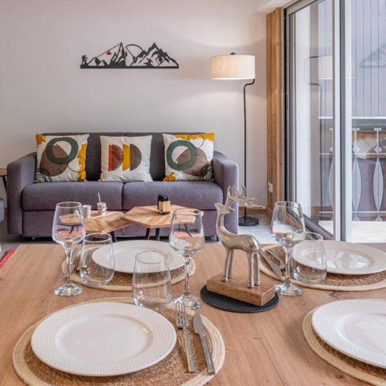 Clos Savoy - New Apartment Close to City center & Free parking - By Cozee Rentals - One-Bedroom Apartment with Balcony and Mountain View - 8