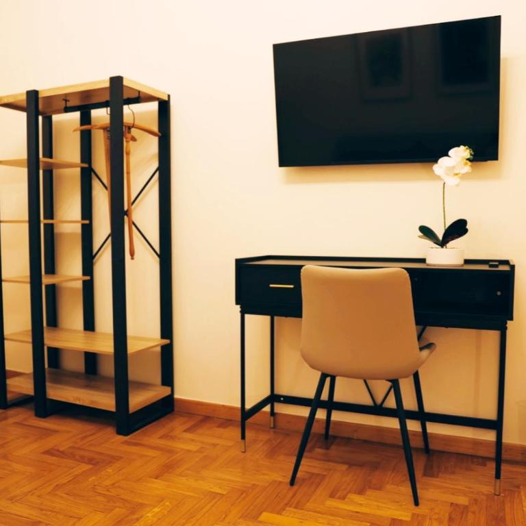 Peggy Suite - Camera Familiare con Bagno Privato - 11