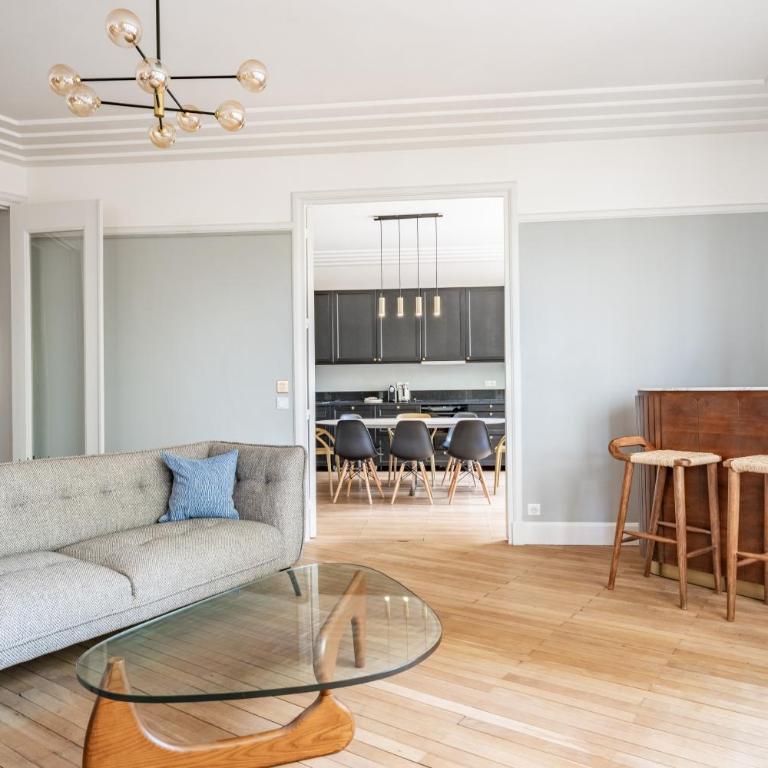 Exceptional 220 m2 apartment - Apartamento de 4 dormitorios con balcón - 1