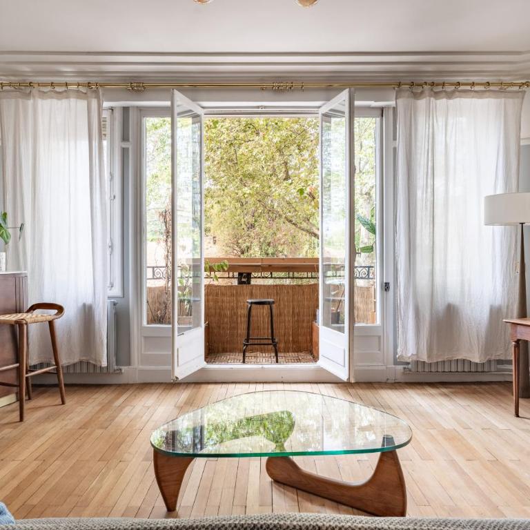 Exceptional 220 m2 apartment - Apartamento de 4 dormitorios con balcón - 4