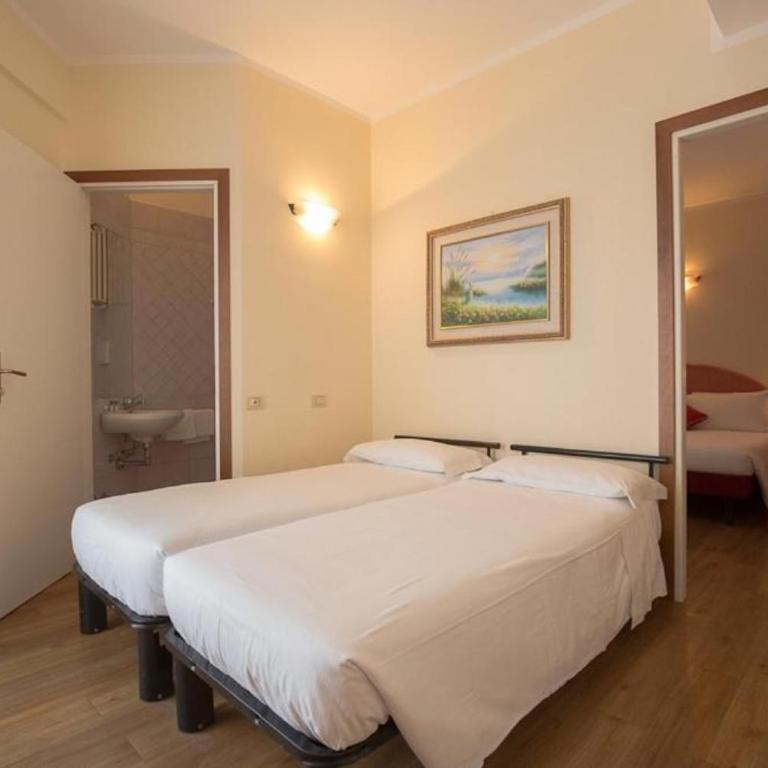 Hotel Trevi Riccione, in centro sul mare con cucina - Camera Familiare con Vista Mare - 3