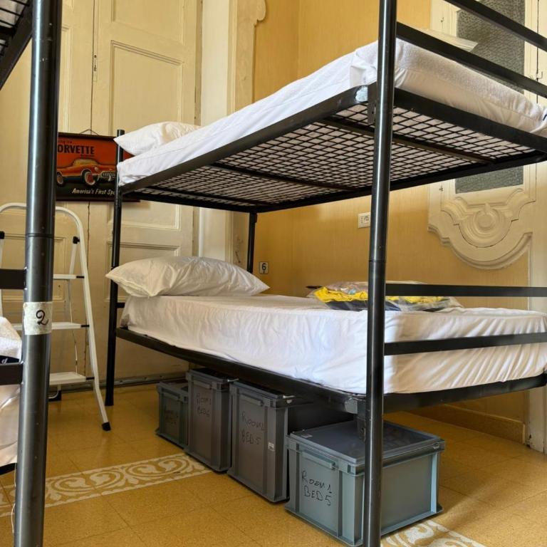 Salerno Experience Hostel - Bed in 6-Bed Mixed Dormitory Room - 6