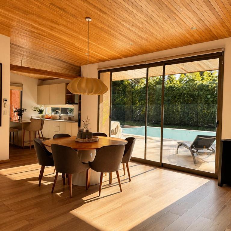 Casa Laura - Casa con pileta y parrilla para 6 personas en Acantilados, Mar del Plata - Hola Sur - Three-Bedroom House - 6