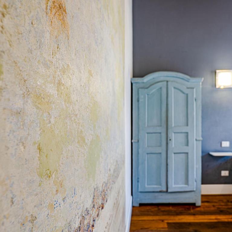 Modern Apt x4 SMN, 5 mins from Duomo, AC & Wi-Fi - Two-Bedroom Superior Apartment - 6