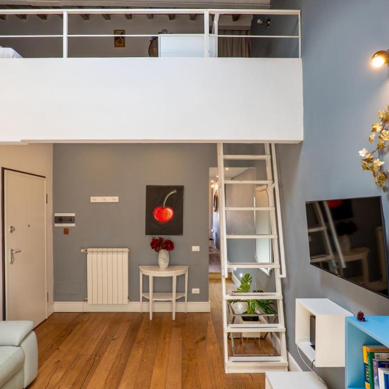 Modern Apt x4 SMN, 5 mins from Duomo, AC & Wi-Fi - Two-Bedroom Superior Apartment - 10