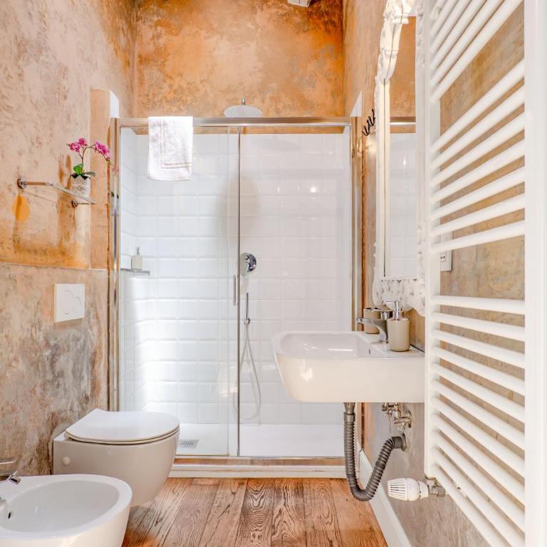 Modern Apt x4 SMN, 5 mins from Duomo, AC & Wi-Fi - Two-Bedroom Superior Apartment - 17