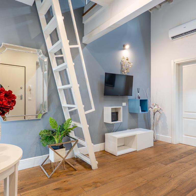 Modern Apt x4 SMN, 5 mins from Duomo, AC & Wi-Fi - Two-Bedroom Superior Apartment - 19