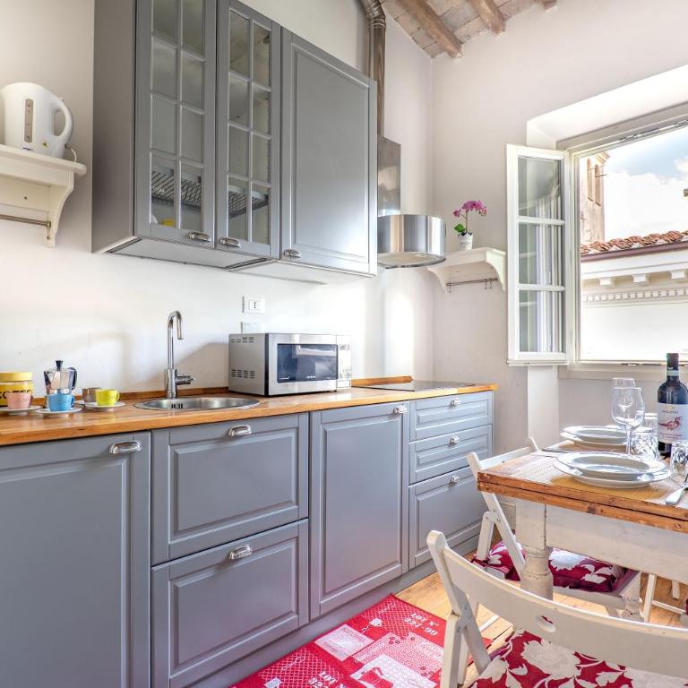 Modern Apt x4 SMN, 5 mins from Duomo, AC & Wi-Fi - Two-Bedroom Superior Apartment - 20
