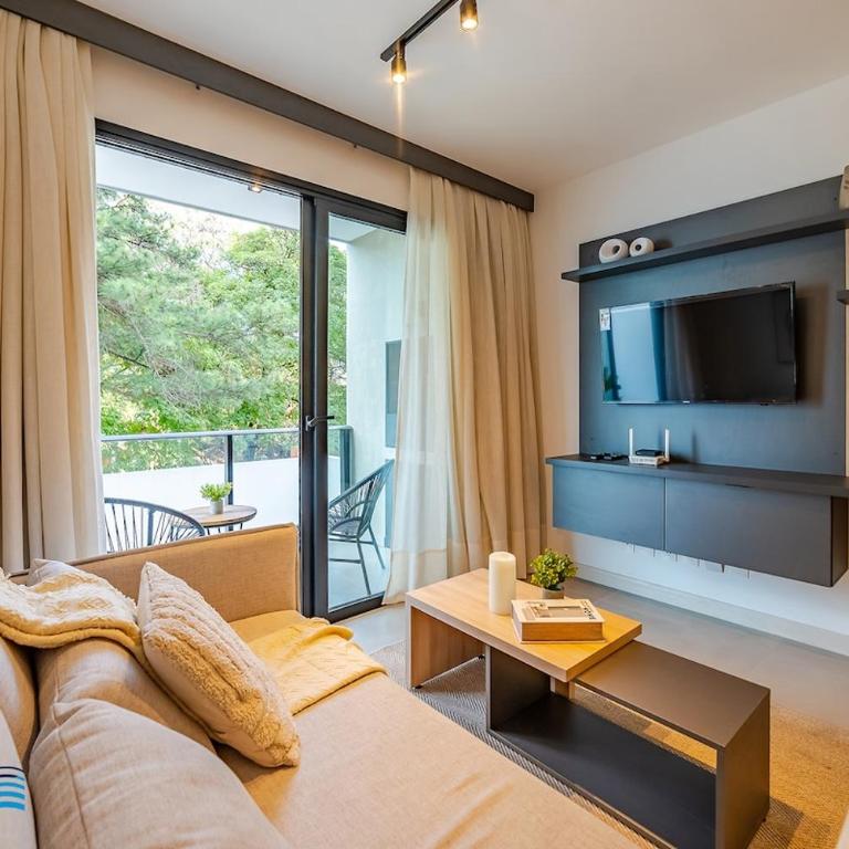 1E Alban Steps from the Shopping del Sol - One-Bedroom Apartment - 41