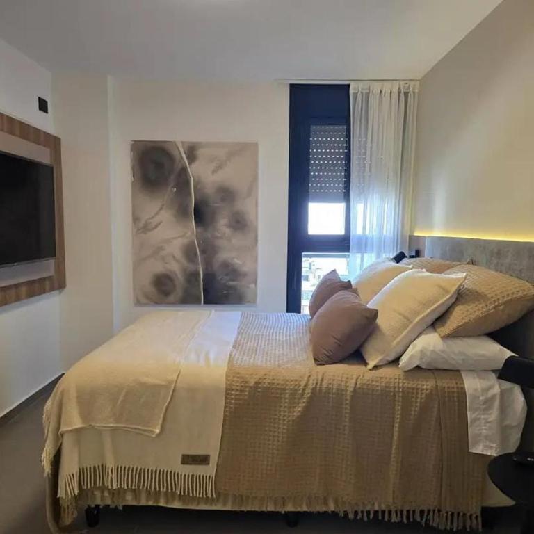  - Room #1715946101 - 3