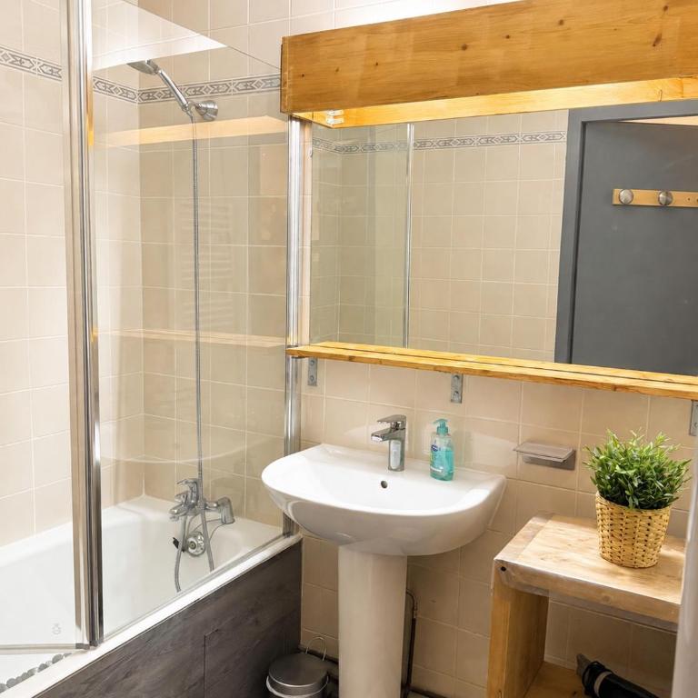 LE PLEIN SUD - Ski aux pieds, Jandri Express - Ménage inclus - Appartement avec Vue sur la Montagne - 8