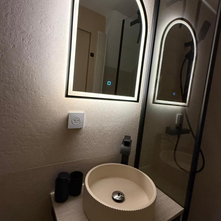 Le Secret des Ducs Love Room Jacuzzi Dijon - Appartamento con 1 Camera da Letto - 8