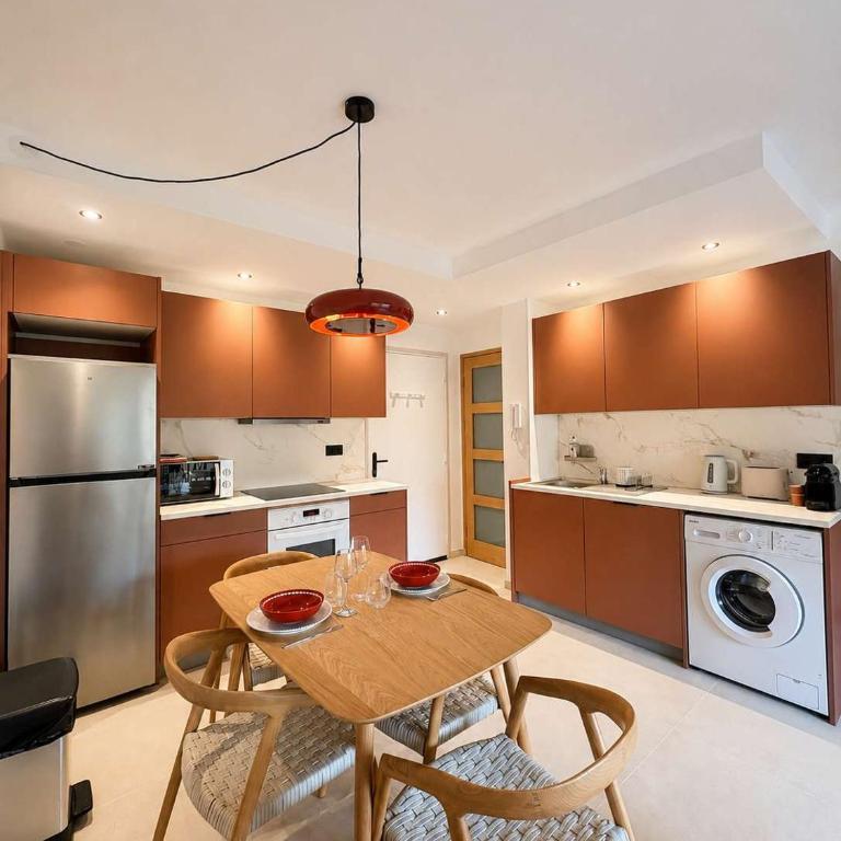 Modern 1BR with Balcony AC & Free Parking - Appartement - 2