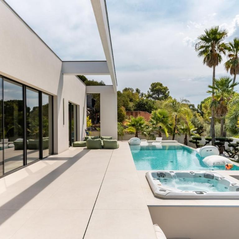 Villa Marbella with exceptional pool and hot tub - Villa - 32