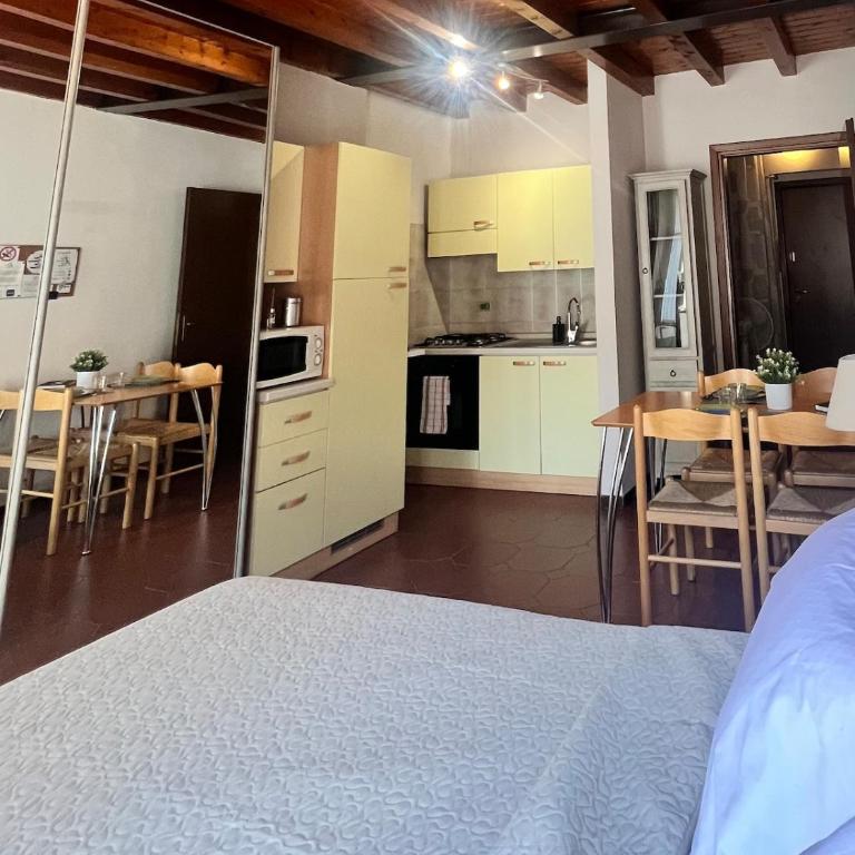 A Window in Como - One-Bedroom Apartment - 6