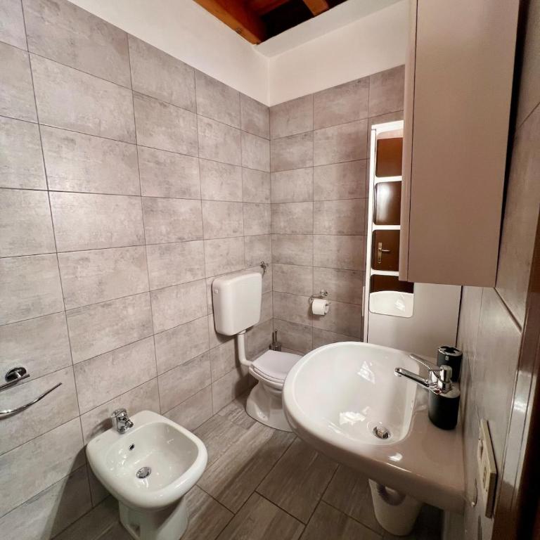 A Window in Como - One-Bedroom Apartment - 9