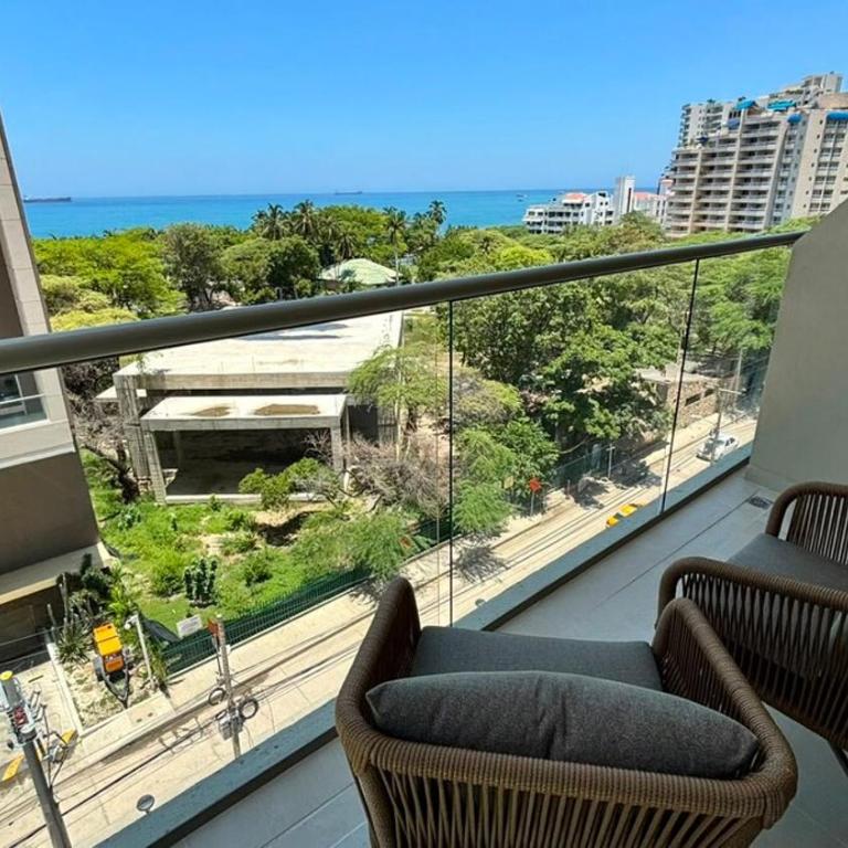 Apartamento Con Balcón y Vista Lateral Al Mar - Apartamento de 2 dormitorios - 3