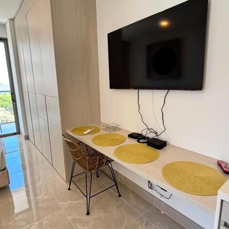 Apartamento Con Balcón y Vista Lateral Al Mar - Apartamento de 2 dormitorios - 10