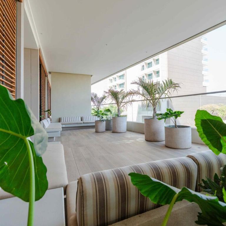 Apartamento Con Balcón y Vista Lateral Al Mar - Apartamento de 2 dormitorios - 48