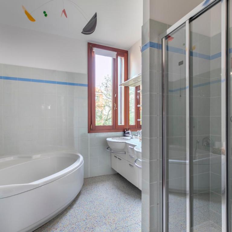  - Room #1715996501 - 16