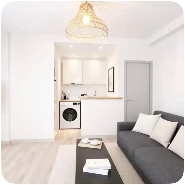 Chic Apartment in Passy Steps from the Seine & Trocadero - Appartement - 12