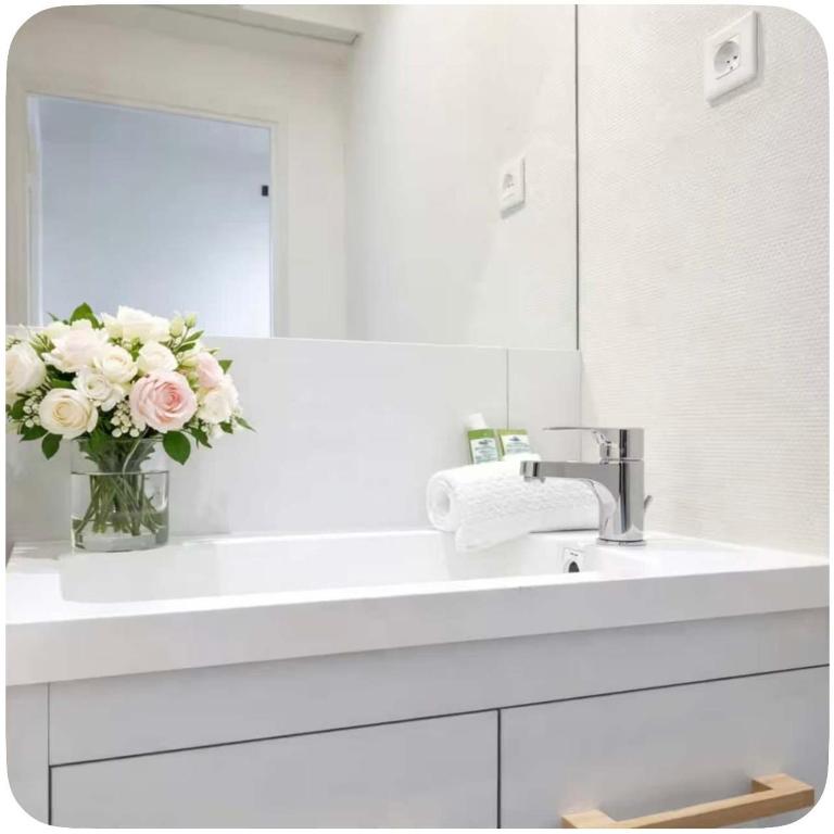 Chic Apartment in Passy Steps from the Seine & Trocadero - Appartement - 21