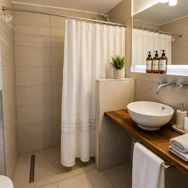  - Room #1716004701 - 7