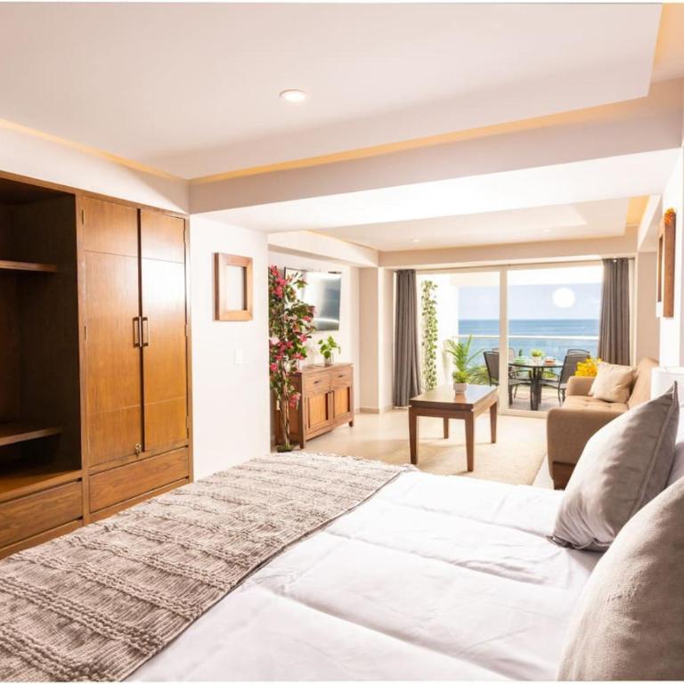 Serene Beachfront Escape Includes Delicious Breakfast - One-Bedroom Apartment - 10