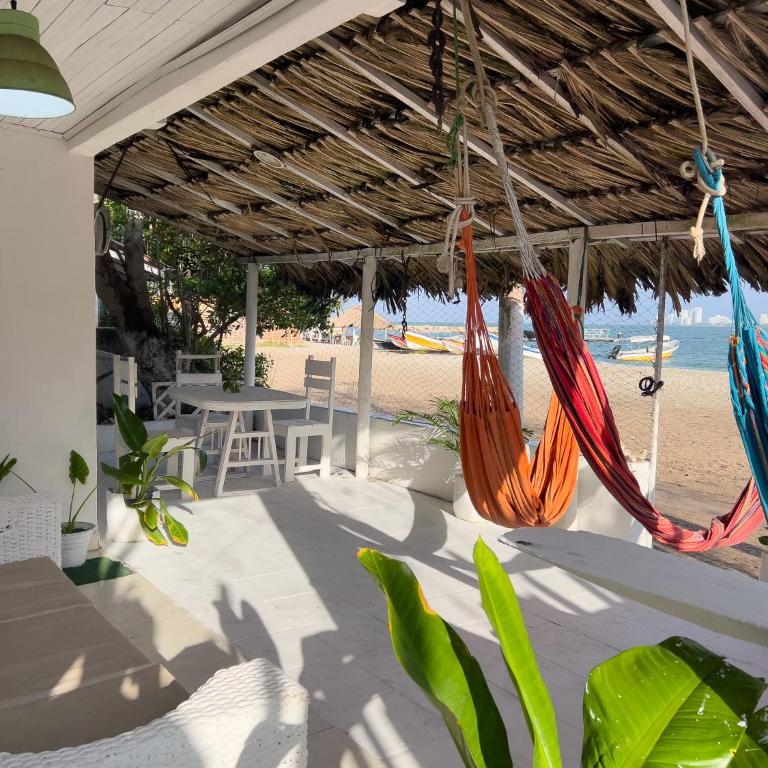 CASA BLANCA EN LA iSLA A 15 MIN DE CARTAGENA - Casa de 2 dormitorios - 4