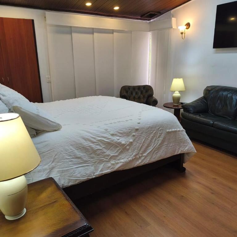 Furnished Luxury House Bogota - Casa con 1 dormitorio - 45