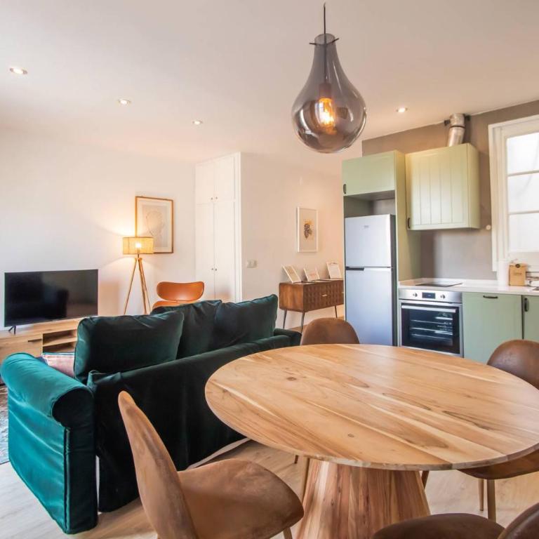 22CRC1039 Exquisite Apartment near the City Center - Apartment - 16