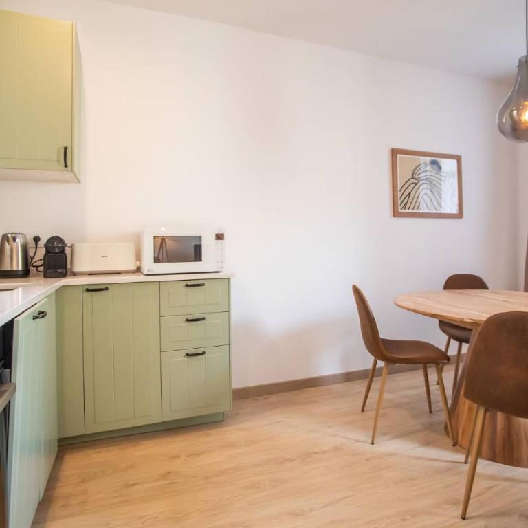 22CRC1039 Exquisite Apartment near the City Center - Apartment - 19