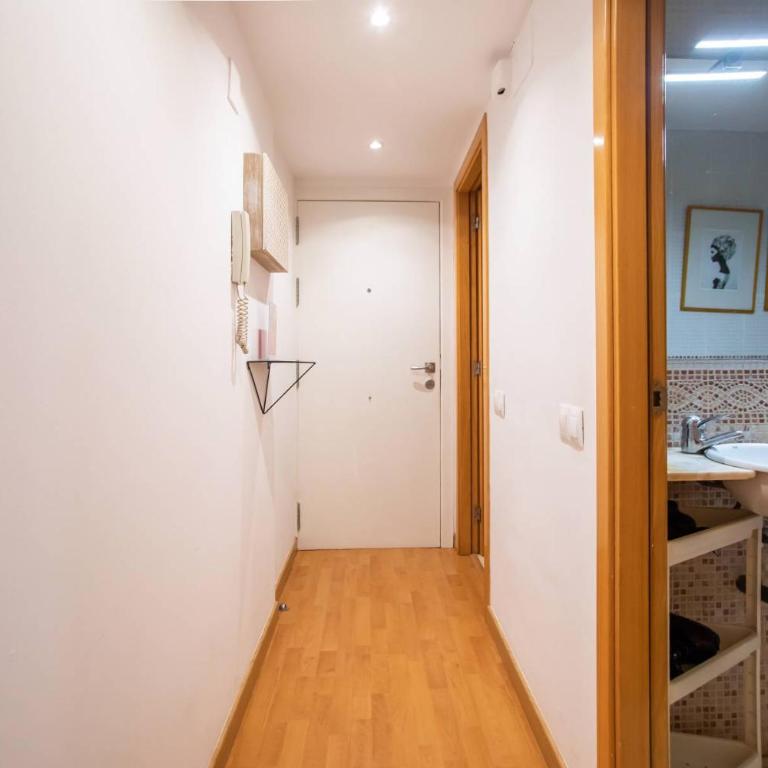 E3val1048 - Newly Decorated Flat closed to the cent - Apartamento de 2 dormitorios - 4