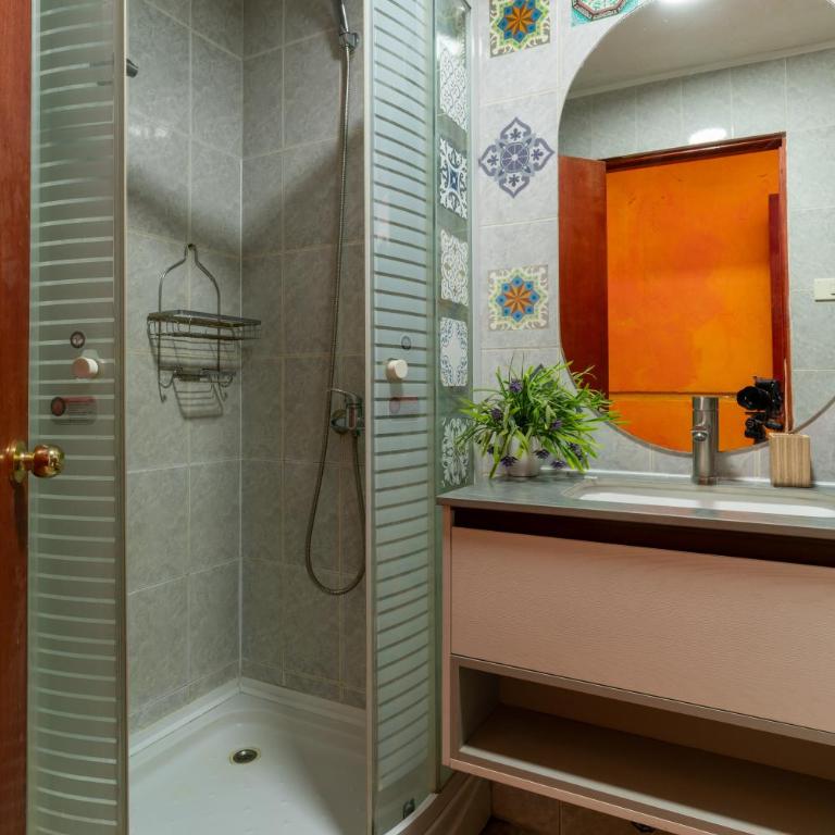 Hostal La Casa del Puente - Habitación Cuádruple con baño privado - 7