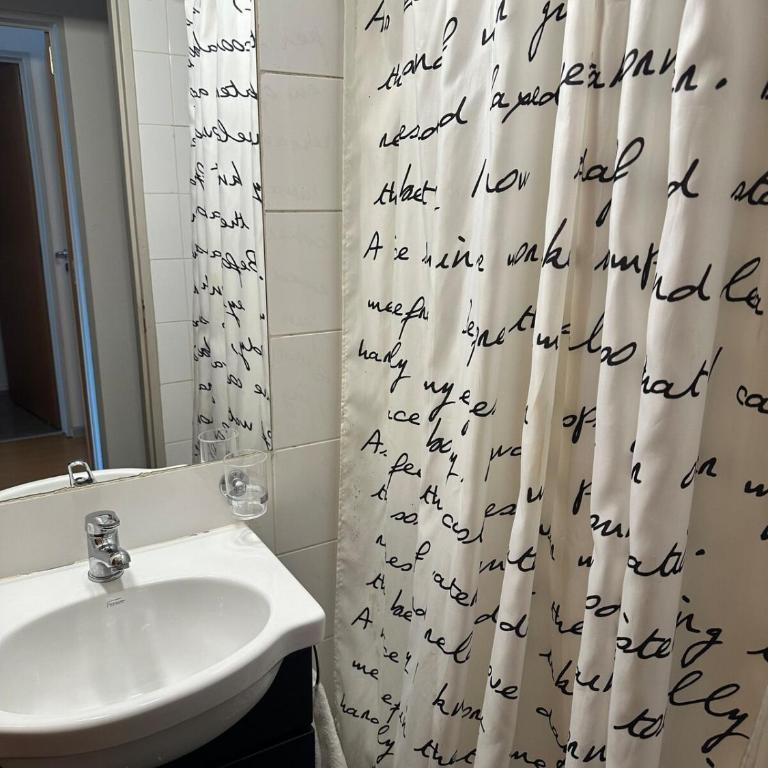  - Room #1716050401 - 40