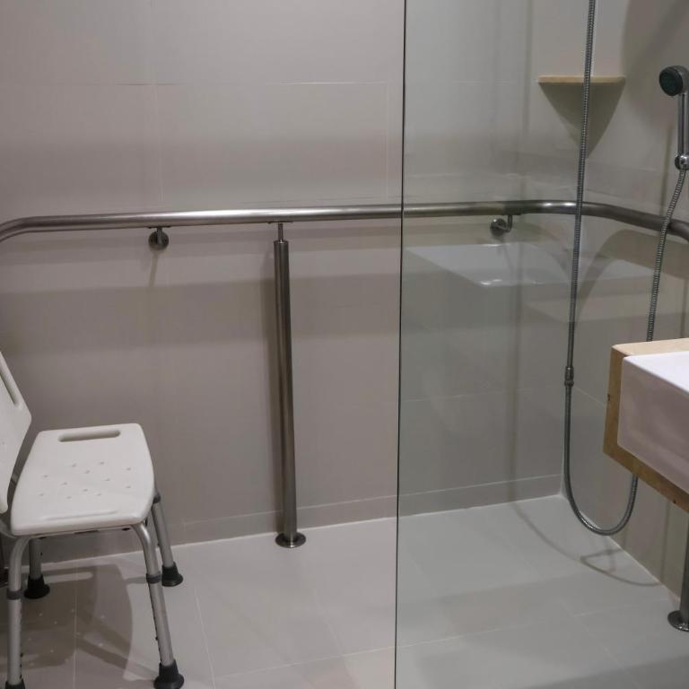 Holiday Inn Bucaramanga Cacique by IHG - Habitación Estándar adaptada para personas de movilidad reducida - 1 cama grande - 3