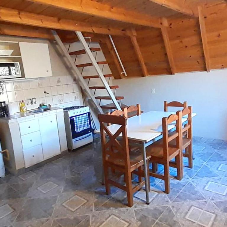 Adventure Cabañas El Calafate Jardin y Paz - Three-Bedroom Cottage - 9