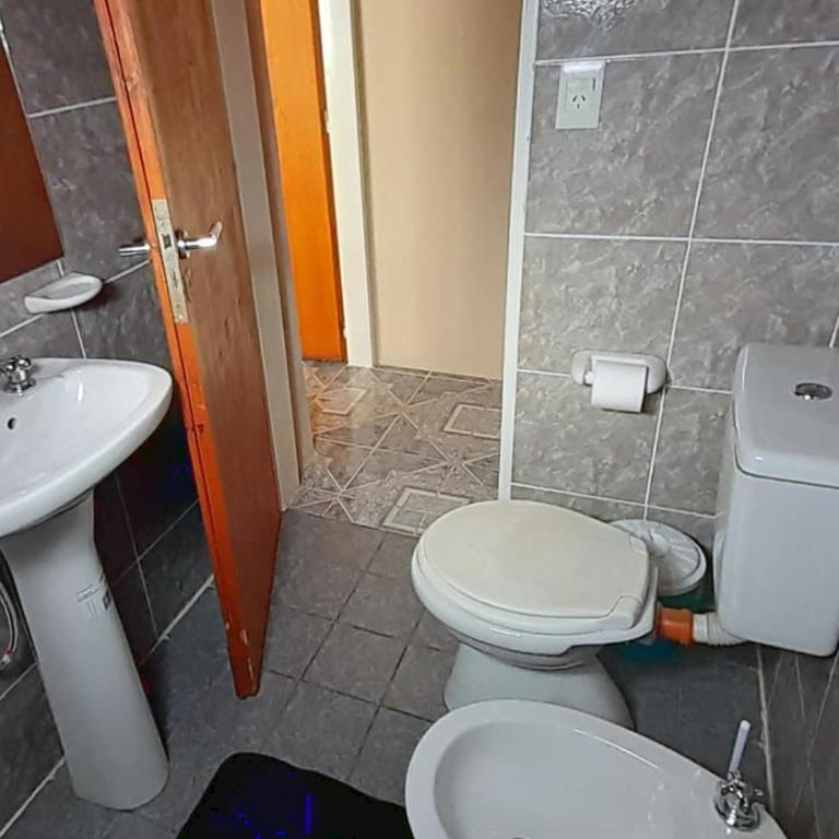 Adventure Cabañas El Calafate Jardin y Paz - Three-Bedroom Cottage - 15